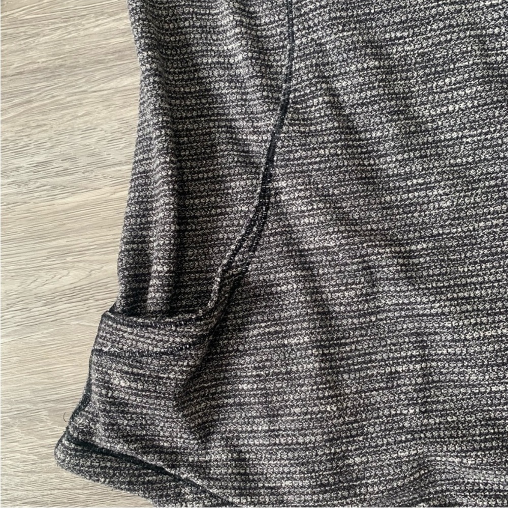 Lululemon Half Zip 🩶🖤🤍 - Picture 10 of 16